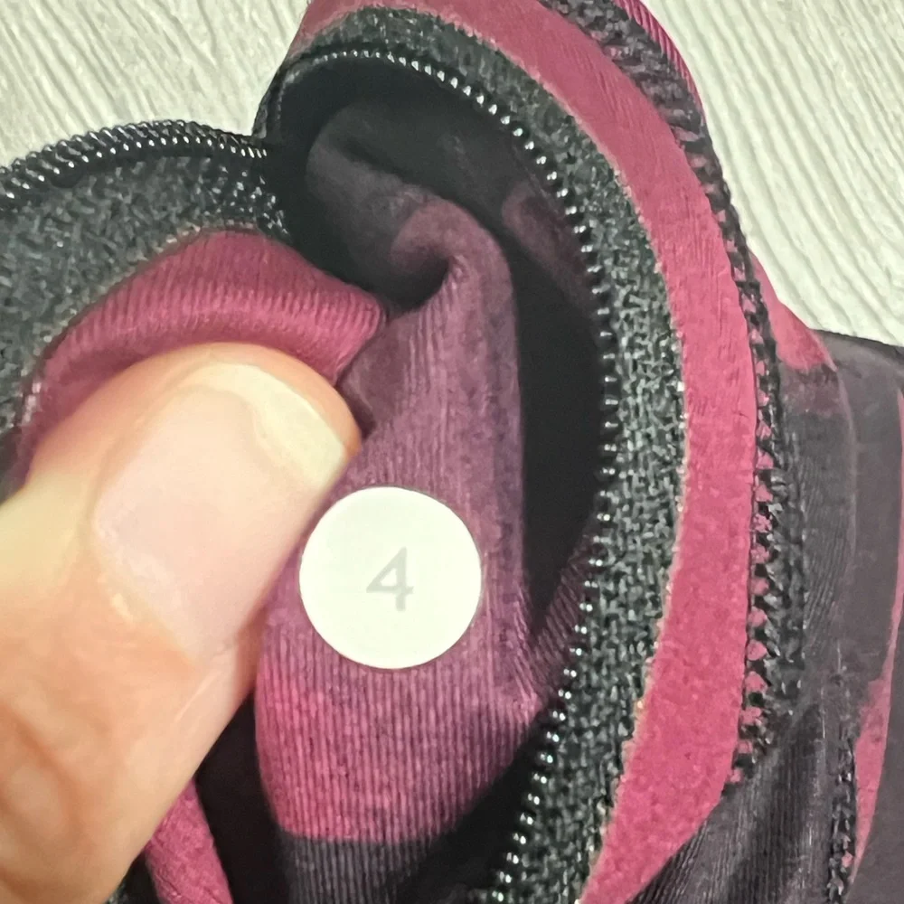 Lululemon 23” Crop Leggings Size 4 Back Spin Stroke Dashing Purple Black / Black - Picture 4 of 8